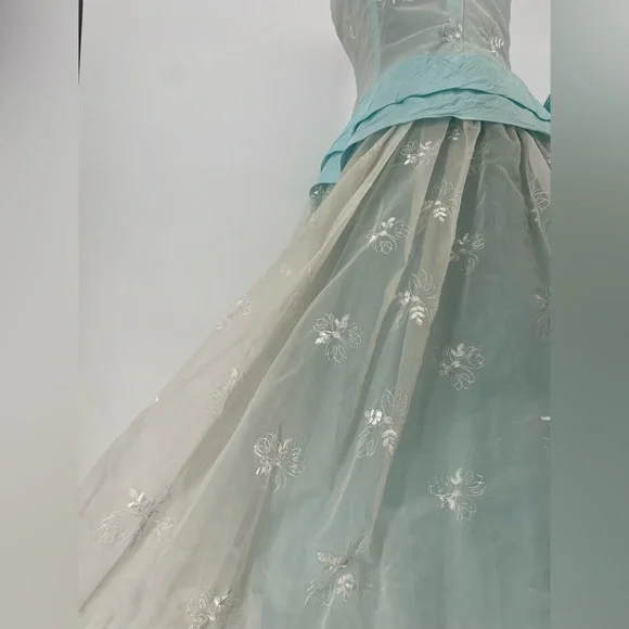 Light Blue 1950s-1960s Fit & Flare Party Dress W/ Bow Back & Embroidered Chiffon - Picture 16 of 16
